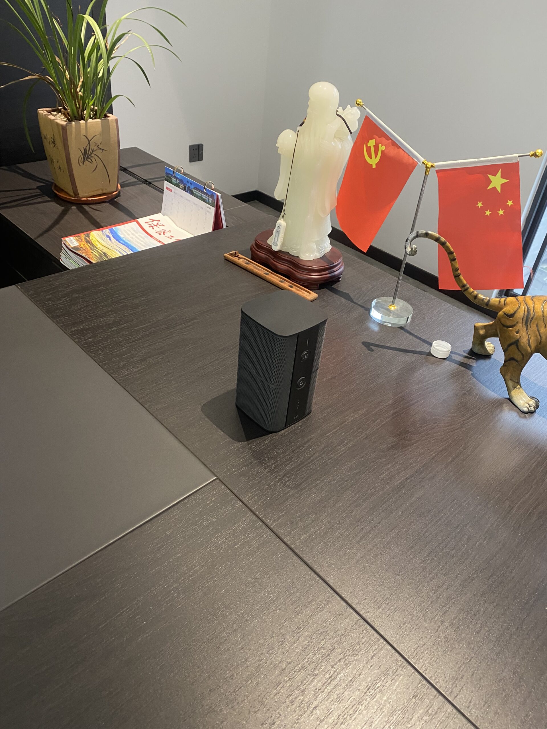 立升为某保密局提供反窃听防录音方案缩略图 蓝牙音箱式录音干扰器LS-RJ02